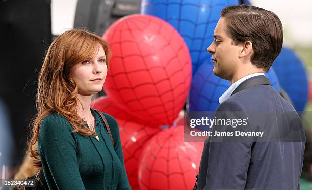 Kirsten Dunst and Tobey Maguire during Kirsten Dunst and Tobey Maguire on Set of Spider-Man 3 - June 10, 2006 at Downtown Manhattan in New York City,...