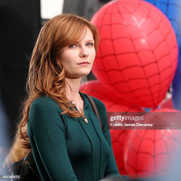 Kirsten Dunst during Kirsten Dunst and Tobey Maguire on Set of Spider-Man 3 - June 10, 2006 at Downtown Manhattan in New York City, New York, United...