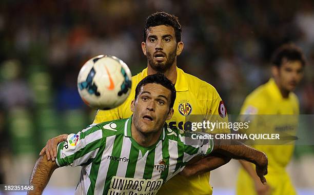 Betis' forward Jorge Molina vies with Villarreal's Argentinian defender Mateo Musacchio during the Spanish league football match Real Betis vs...