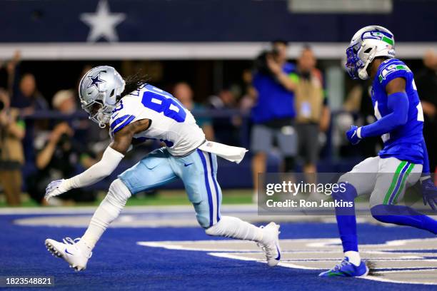 Wide receiver CeeDee Lamb of the Dallas Cowboys makes a catch in the end zone for a touchdown during the 1st quarter of the game against the Seattle...