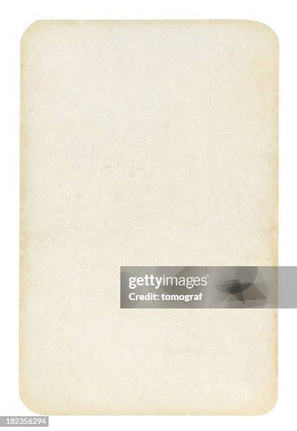 viejo jugando con tarjeta en blanco aislado (trazado de recorte incluido - carta fotografías e imágenes de stock