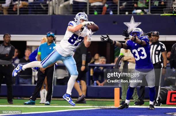 Tight end Jake Ferguson of the Dallas Cowboys makes a catch in the end-zone as safety Jamal Adams of the Seattle Seahawks defends during the 4th...