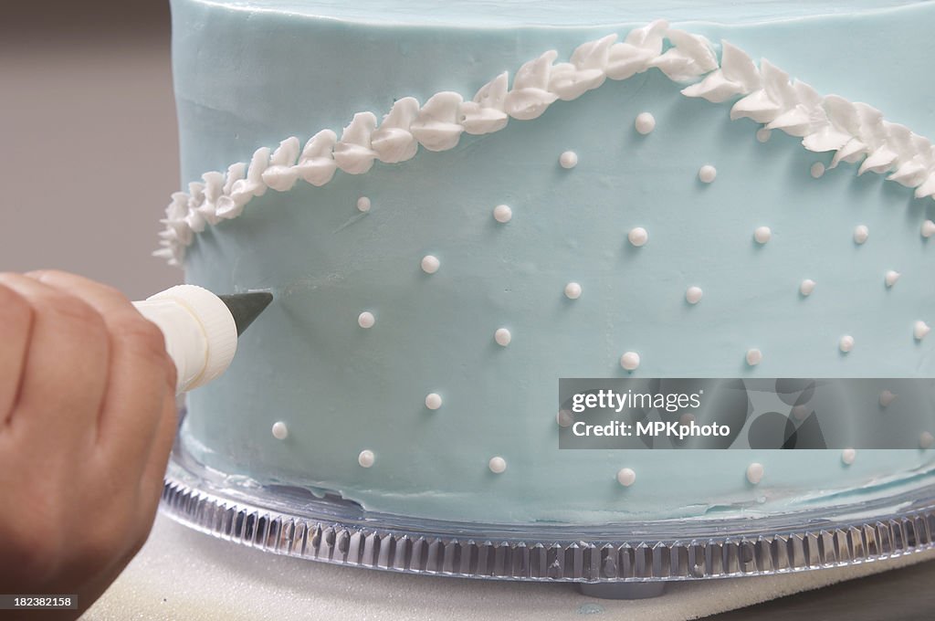 Decorating a blue wedding cake