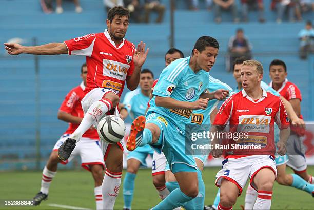 Marcos Delgado of Sporting Cristal fights for the ball with Juan Cominges of Union Comercio during a match between Sporting Cristal and Union...