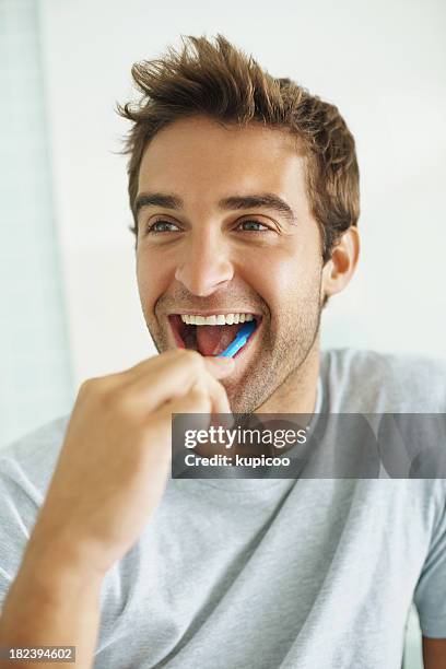 ハンサムな若い男性彼の歯ブラッシング - brushing teeth ストックフォトと画像