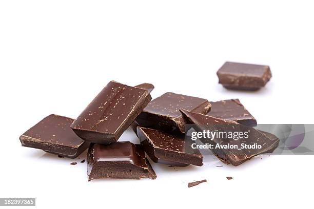 bitter chocolate - chocolate chunk stock-fotos und bilder