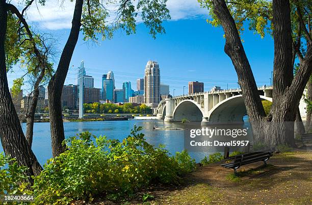 riverbank park, mississippi river, and minneapolis downtown skyline - minneapolis stock pictures, royalty-free photos & images