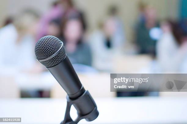 microphone in press room - microphone press conference stock pictures, royalty-free photos & images