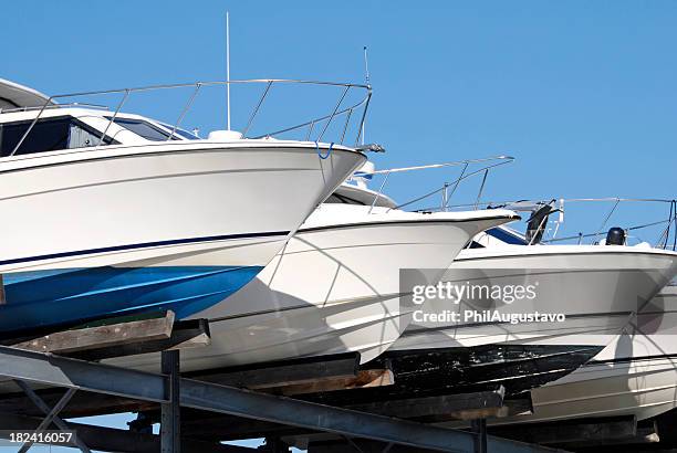 yachts in storage - opslagruimte stockfoto's en -beelden