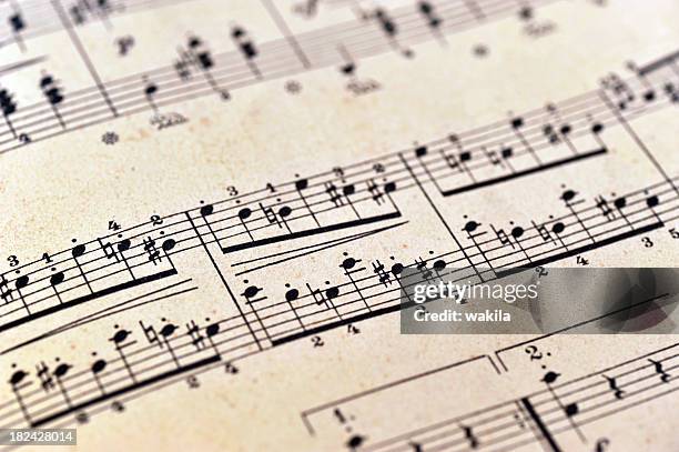 piano notes sheet music - klaviernoten - muzieksymbool stockfoto's en -beelden