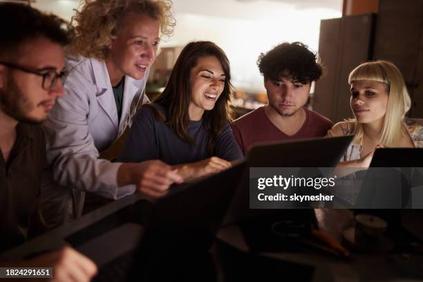 Computer Lab Happy Students Computer Lab Dark Photos and Premium High Res Pictures - Getty Images