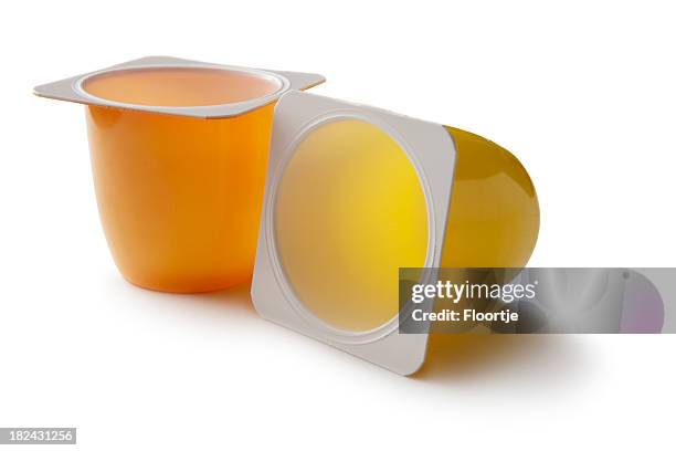 *vide yaourts et des casseroles - yaourt photos et images de collection