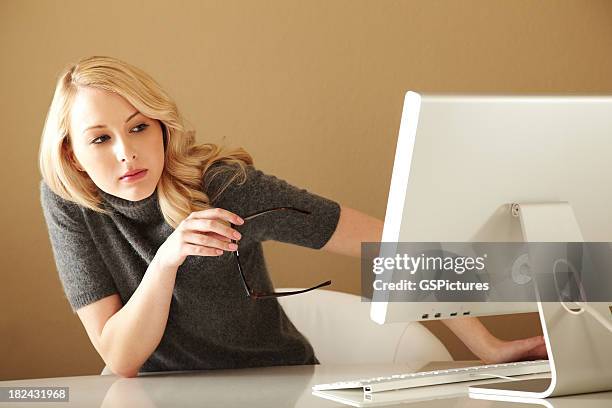 Peering Lady Computer Top Secret Room Photos and Premium High Res Pictures - Getty Images