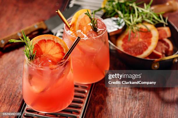paloma cocktail - cocktail tropical imagens e fotografias de stock