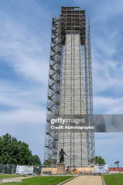bunker hill monument under renovation on bunker hill. - freedom trail foundation stock pictures, royalty-free photos & images