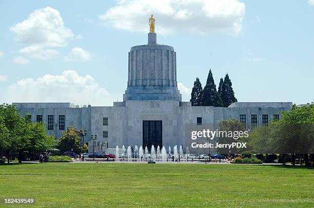 edificio del capitolio - oregón estado de los ee uu fotografías e imágenes de stock