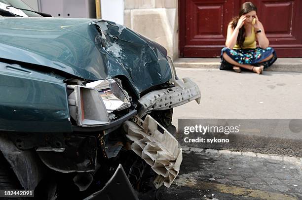 frau fahrer ohne traffic insurance - alkohol am steuer stock-fotos und bilder