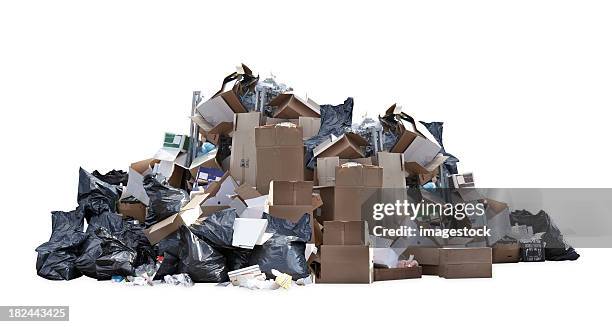 pila de basura - vertedero de basuras fotografías e imágenes de stock