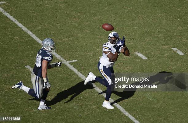 Antonio Gates of the San Diego Chargers catches a touchdown pass in front of Sean Lee of the Dallas Cowboys en route to the Chargers 30-21 victory on...