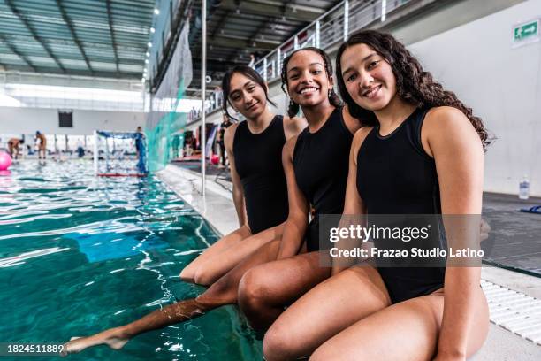 portrait of friends in swimming class - studio portrait swimmer stock pictures, royalty-free photos & images