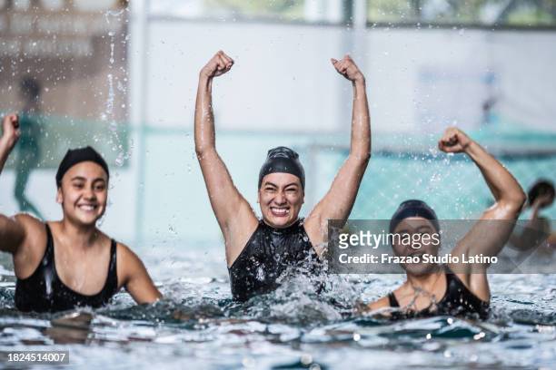 portrait of water polo female players celebrating in the pool - sport determination stock pictures, royalty-free photos & images