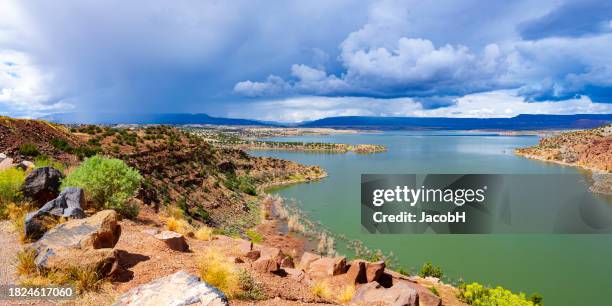 abiquiu lake - santa fe stockfoto's en -beelden