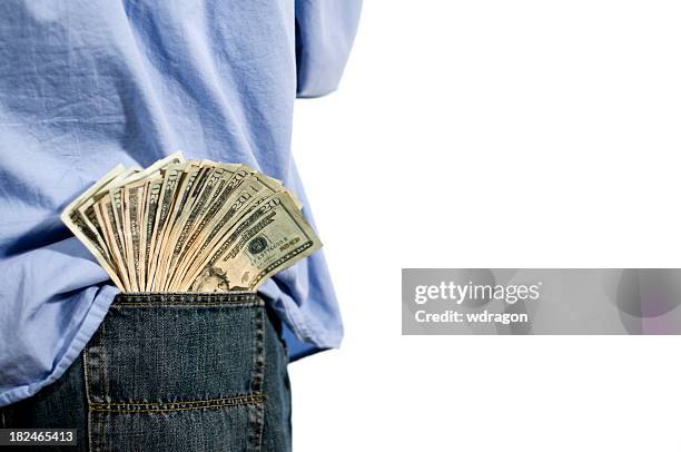homem com dinheiro no seu bolso - bolso imagens e fotografias de stock