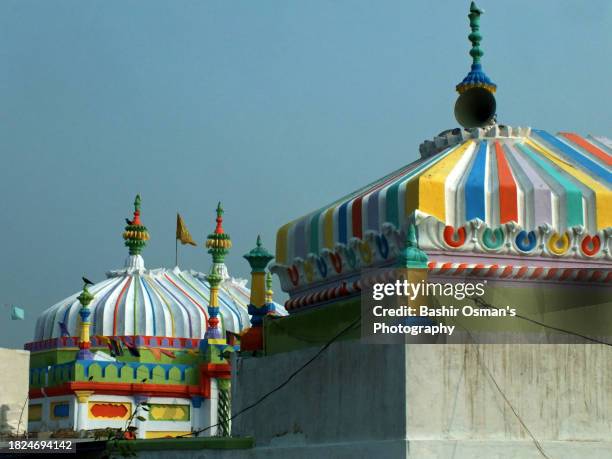 mosque alongside of shrine of sufi saint dars waryo - pulpit stock pictures, royalty-free photos & images