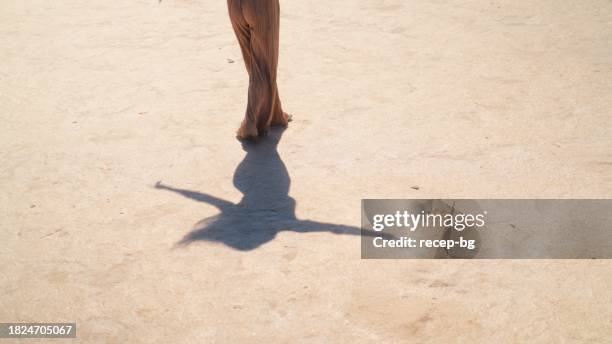 shadow of unrecognizable multiracial female tourist dancing in tuz gölü salt lake in anatolia region of türkiye turkey - japanese women feet stock pictures, royalty-free photos & images