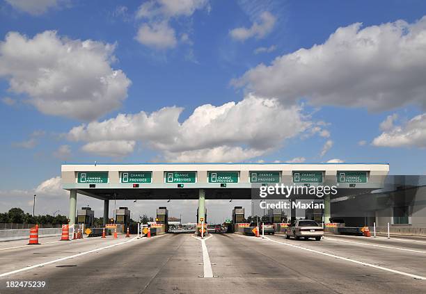 de la autopista con peaje - us interstate symbols fotografías e imágenes de stock