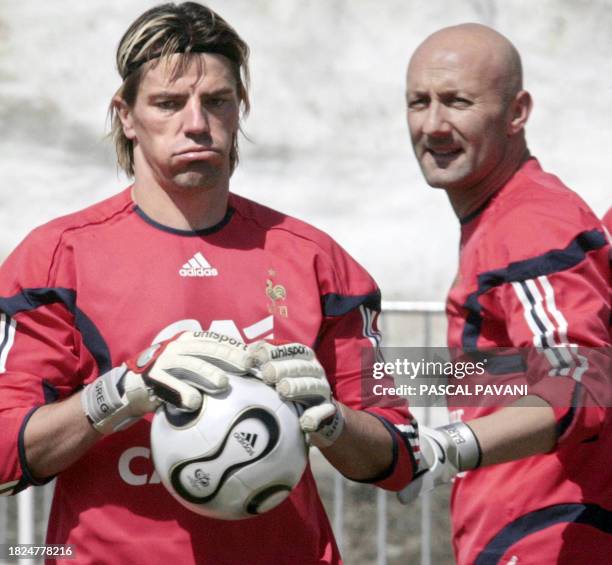 French goalkeepers Fabien Barthez and Gregory Coupet practice, 25 May 2006 in Tignes, during a training session as part of the French national...