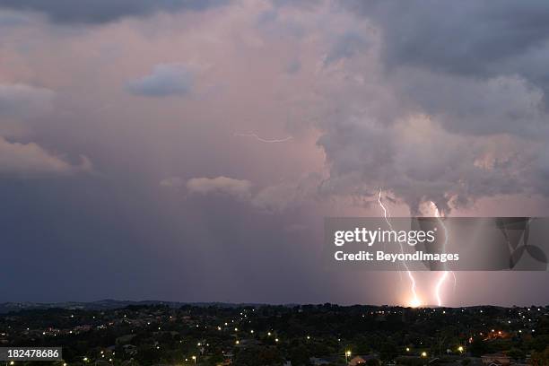 lightning strike - tormenta de granizo fotografías e imágenes de stock