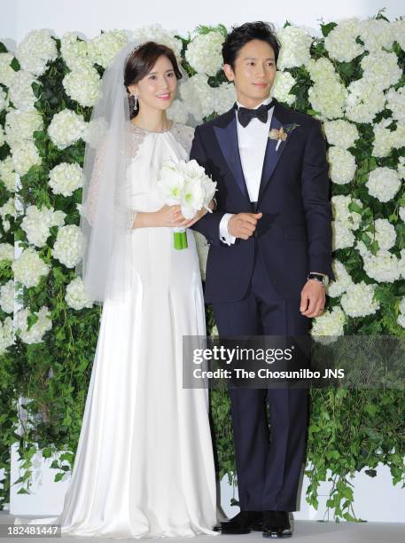 Lee Bo Young And Ji Sung Pose For Photographs Before Their Wedding At lee-bo-young-and-ji-sung-pose-for-photographs-before-their-wedding-at