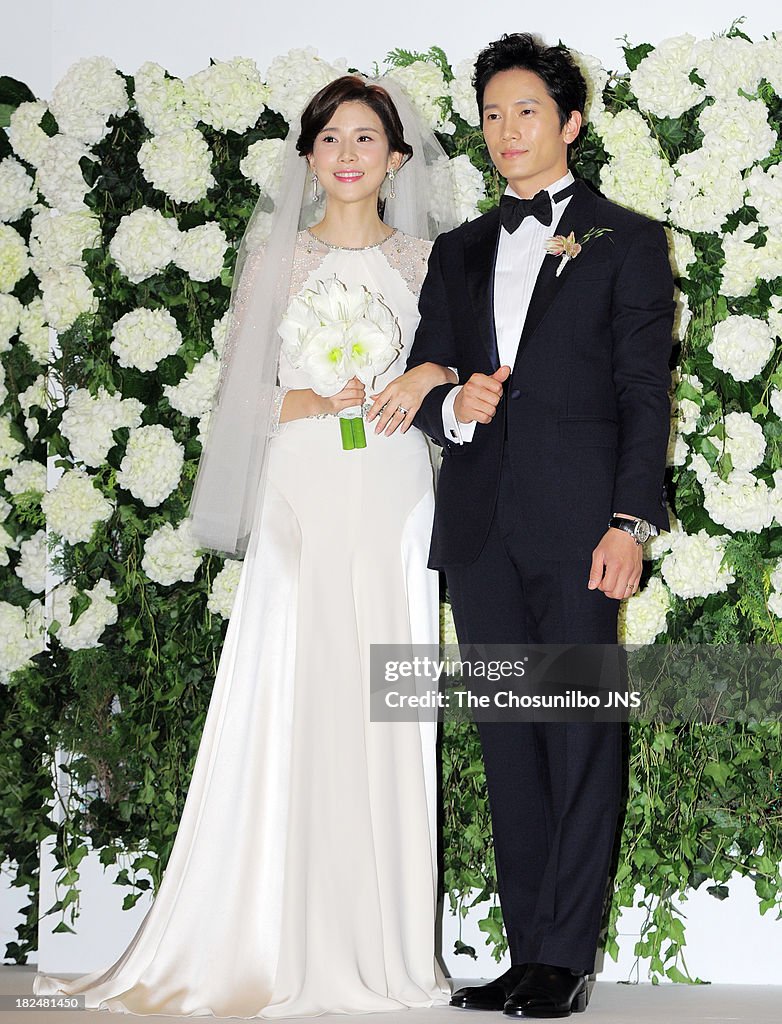 Lee Bo Young And Ji Sung Pose For Photographs Before Their Wedding At lee-bo-young-and-ji-sung-pose-for-photographs-before-their-wedding-at