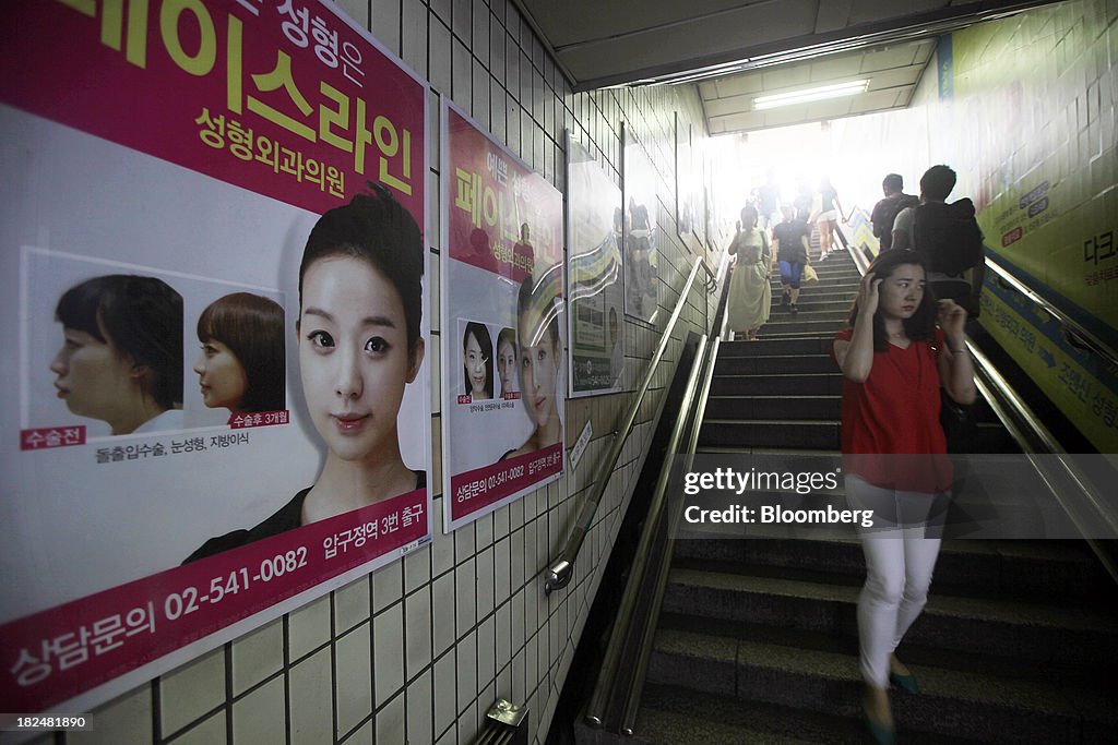 Tourists Flock to South Korea For Plastic Surgery