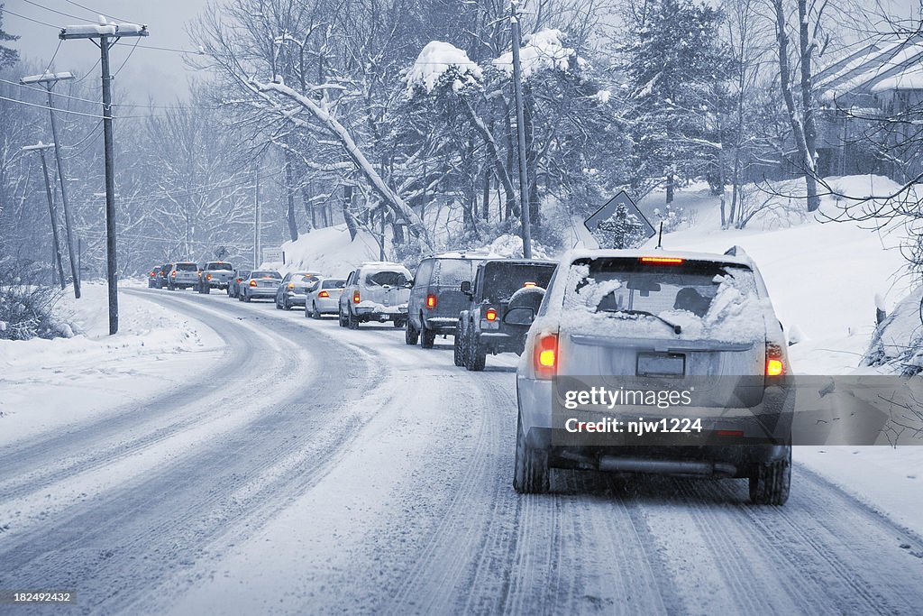 Inverno guida nella neve