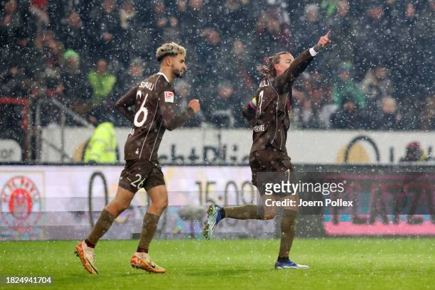 Jackson Irvine of FC St. Pauli celebrates after scoring the team's first goal during the Second Bundesliga match between FC St. Pauli and Hamburger...
