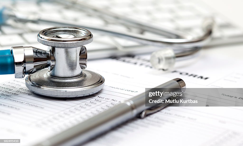 Estetoscópio e Ficha Médica