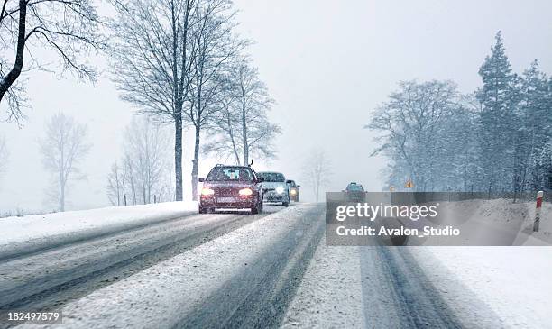 slippery road - weather improve in kashmir after two days of snowfall stockfoto's en -beelden