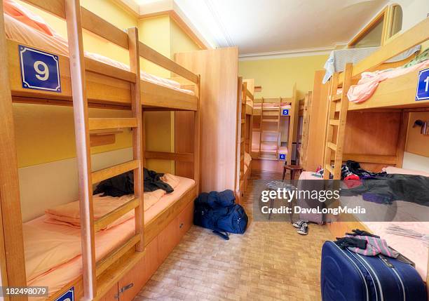 youth hostel dorm room - hostel stockfoto's en -beelden