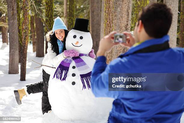 foto mit schneemann - gchutka stock-fotos und bilder