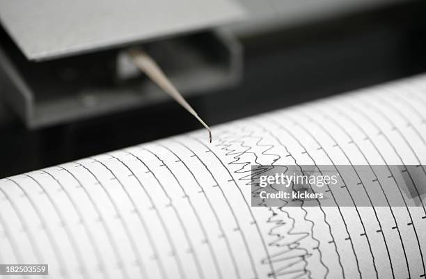 seismometer druck details - haiti earthquake stock-fotos und bilder