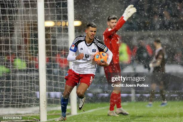 Robert Glatzel of Hamburger SV celebrates after scoring the team's first goal during the Second Bundesliga match between FC St. Pauli and Hamburger...