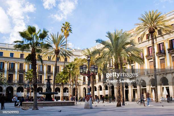 placa real, barcelona - the ramblas stock pictures, royalty-free photos & images