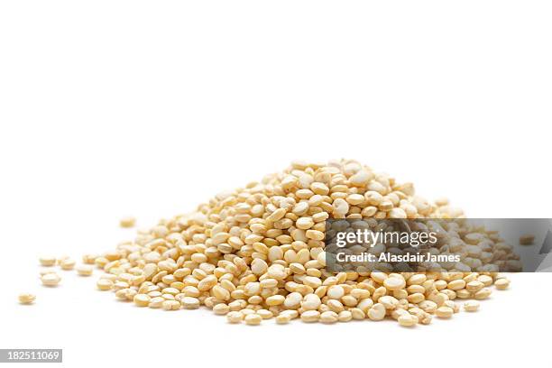 quinoa pile - quinoa stockfoto's en -beelden
