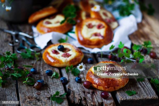 gooseberry and cottage cheese  filled buns. - gooseberry cake stock pictures, royalty-free photos & images