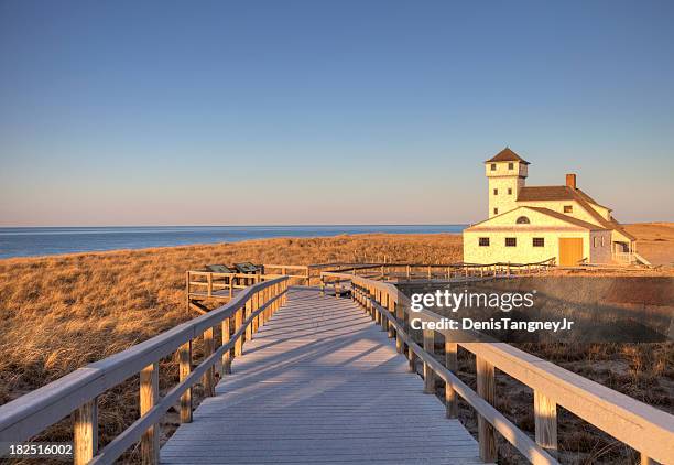 old harbour vida guardar museu, raça point beach, costa cape cod - massachusetts imagens e fotografias de stock