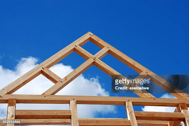 bauholz-frame-konstruktion - building foundations stock-fotos und bilder