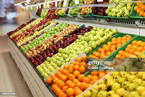 supermarché-fruits - produce aisle photos et images de collection