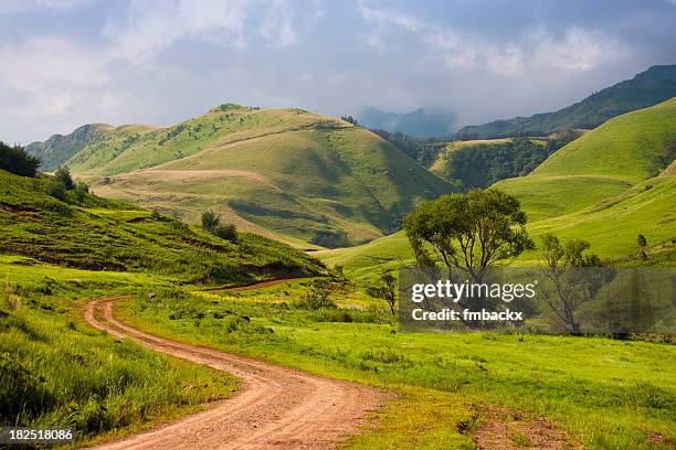 green hills - drakensberg mountain range stock pictures, royalty-free photos & images